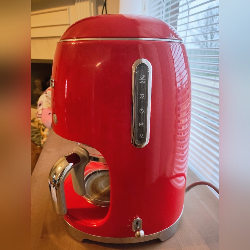 SMEG Retro Red Coffee Machine - Picture 4 of 11